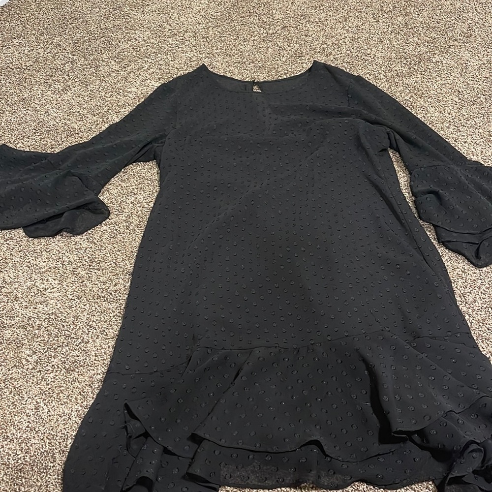 Super cute black dress!